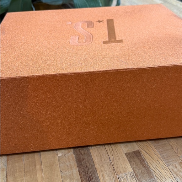 Taylor Swift box and CD - Picture 4 of 4